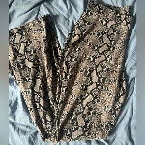 Snake skin print leggings